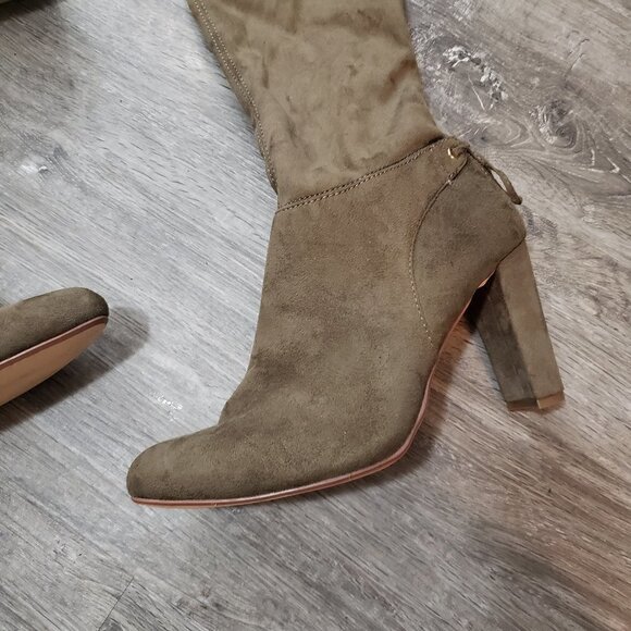 Shoedazzle Faux Suede Over The Knee Heeled Boots Sz 9 Taupe - Picture 3 of 9